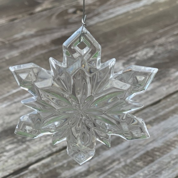 Clear snowflake ornament - Picture 1 of 9